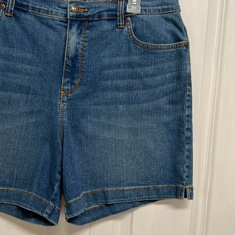 Gloria Vanderbilt Amanda Faded Blue Denim 5 Pocket High Rise Jean Shorts 16P
